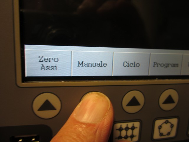Selezionare "manuale" per visualizzare quote assi e funzioni
