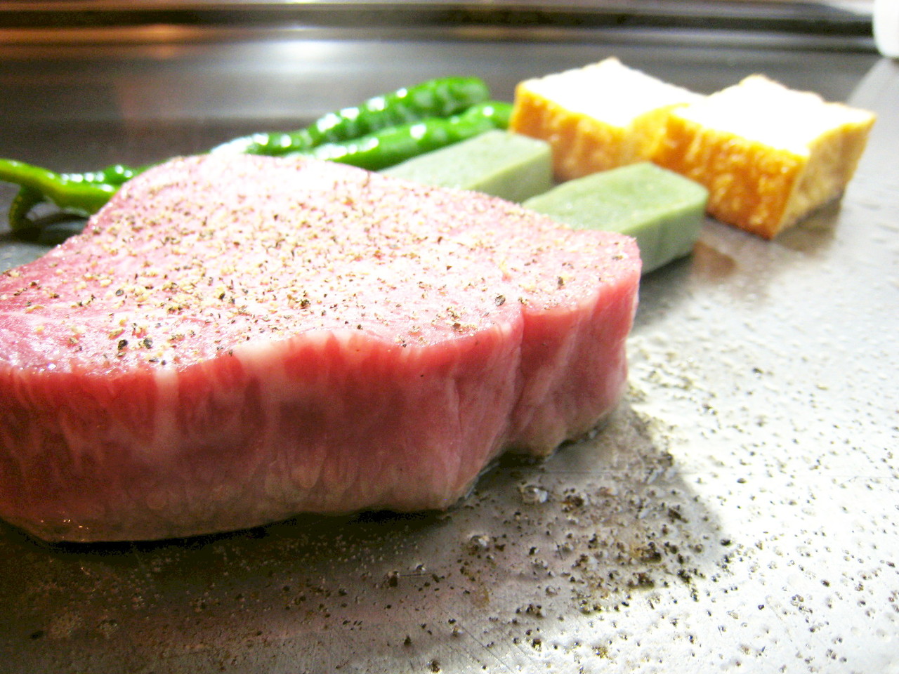 黒毛和牛鉄板焼き（Selected "Wagyu" Steak）