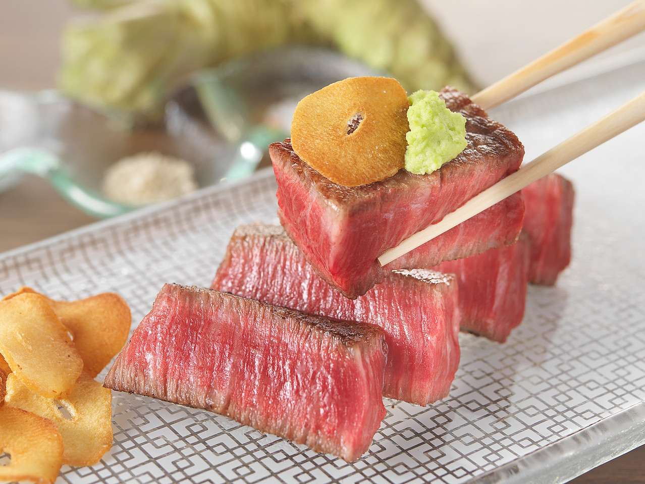 黒毛和牛鉄板焼き（Selected "Wagyu" Steak with WASABI and Garlic）