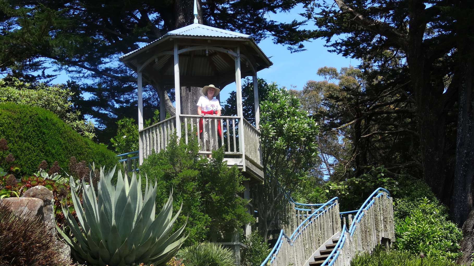 LARNACH CASTLE AND GARDENS