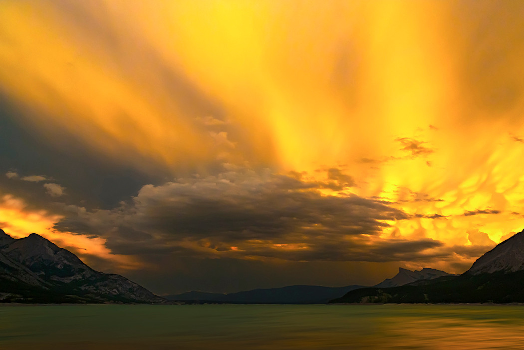 Weltuntergangsstimmung am Abraham Lake.