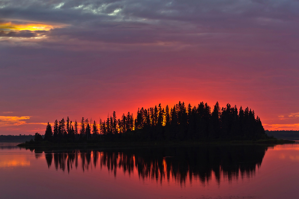 Sonnenuntergangsstimmung Astotin Lake