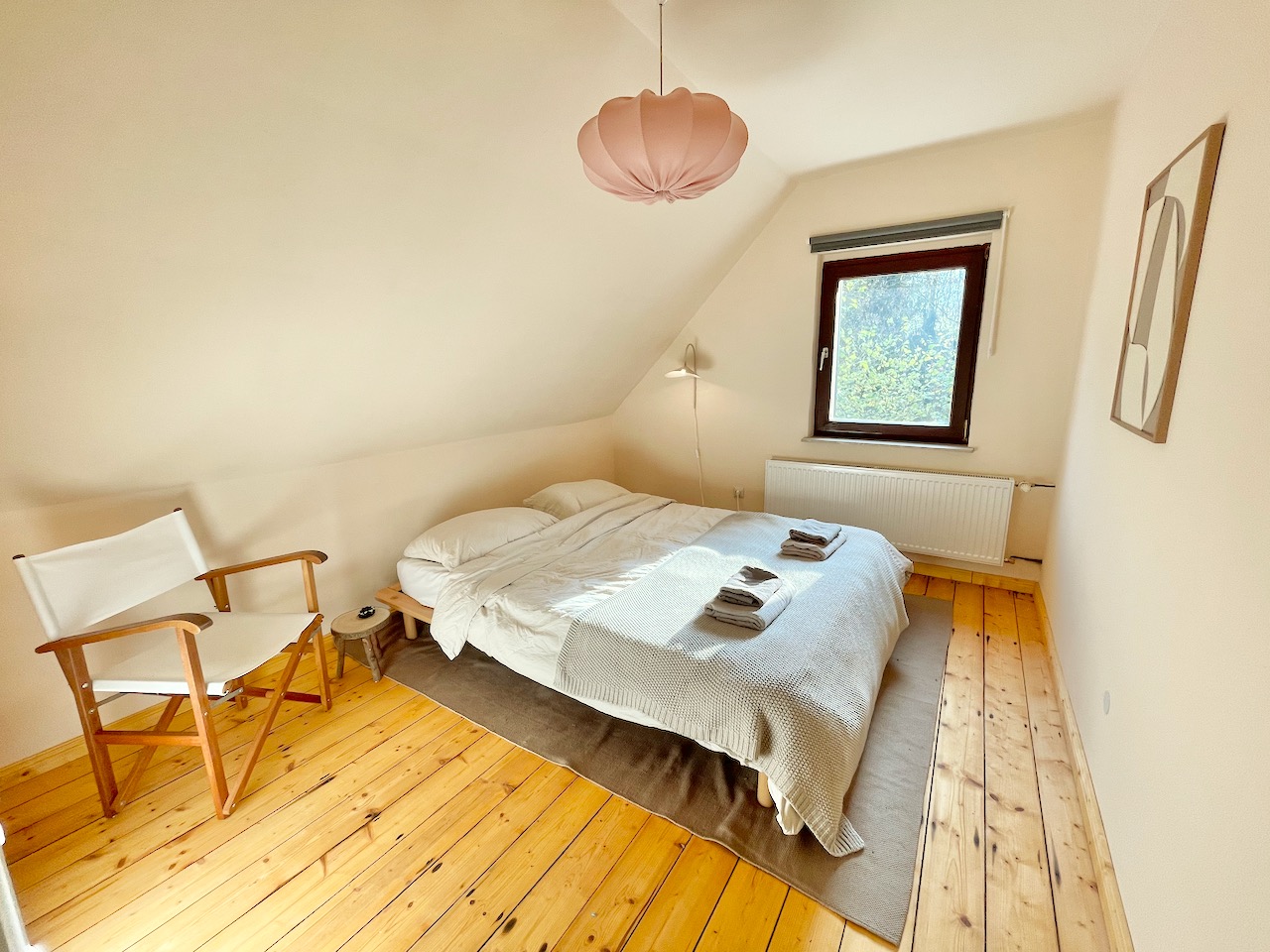Das ist Schlafzimmer 3, auch im 1.Stock. Hier gibt es ein 1,60m großes Doppelbett, auch dafür sind Rausfallschutze verfügbar.