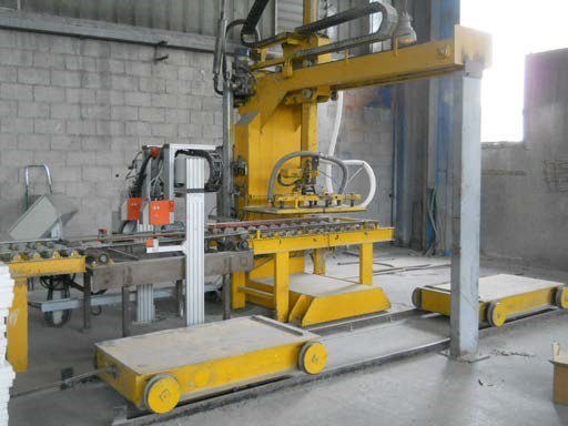 Pressa Longinotti K 805 - Robot impilatore ( in orizzontale)