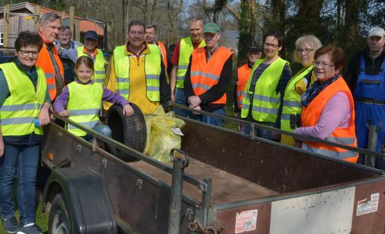 Gruppenbild vor der Aktion mit dem Orts- & Heimatverein Vielstedt