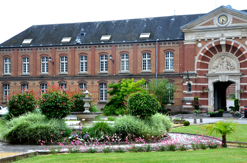 "La Charité accueillant deux malades"- Hôpital Pinel- Amiens