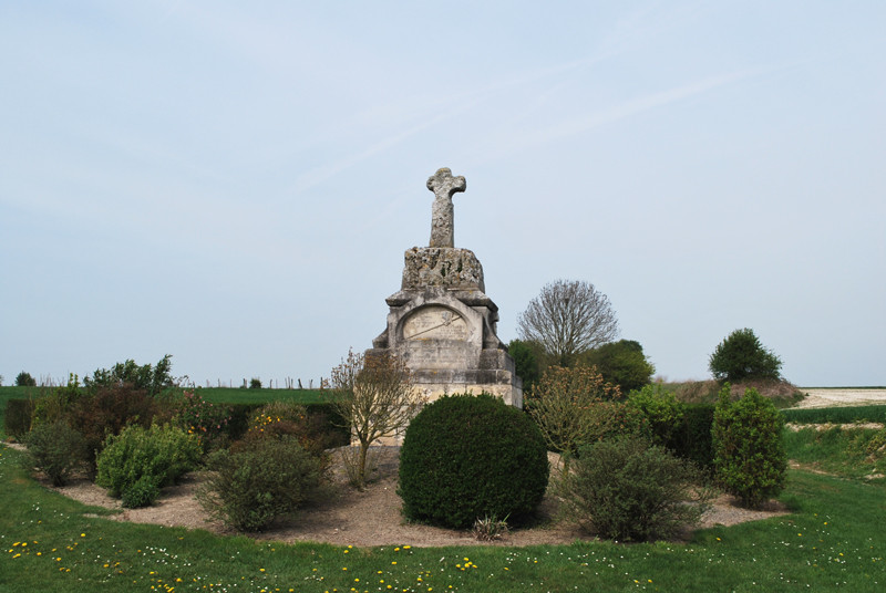 Estrées-les-Crécy- La croix du roi de Bohême