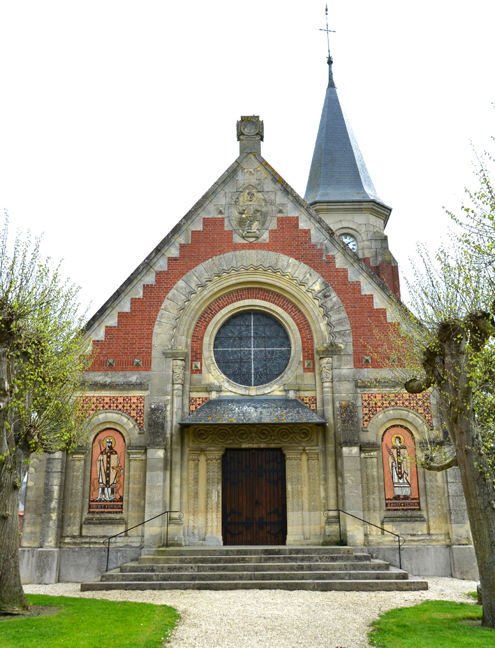 Façade de l'église Saint-Médard de Breuil