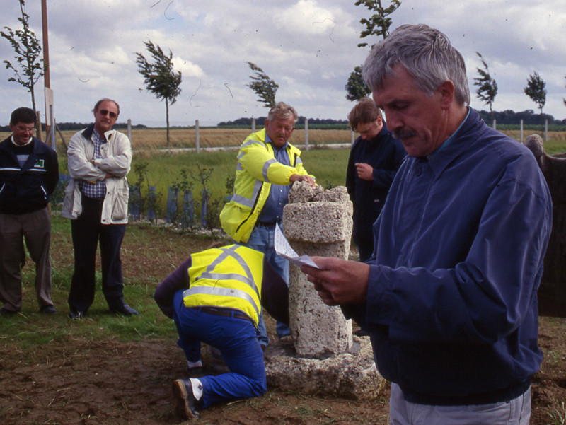 les Croisettes: 1ère inauguration d'une croix en tuf: Juillet 1998