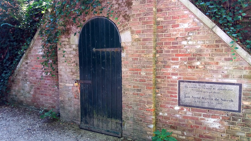 Plaquette Baron de Smeth. Hoe kwam de verkeerde naam op de historische ijskelder in Sonsbeek