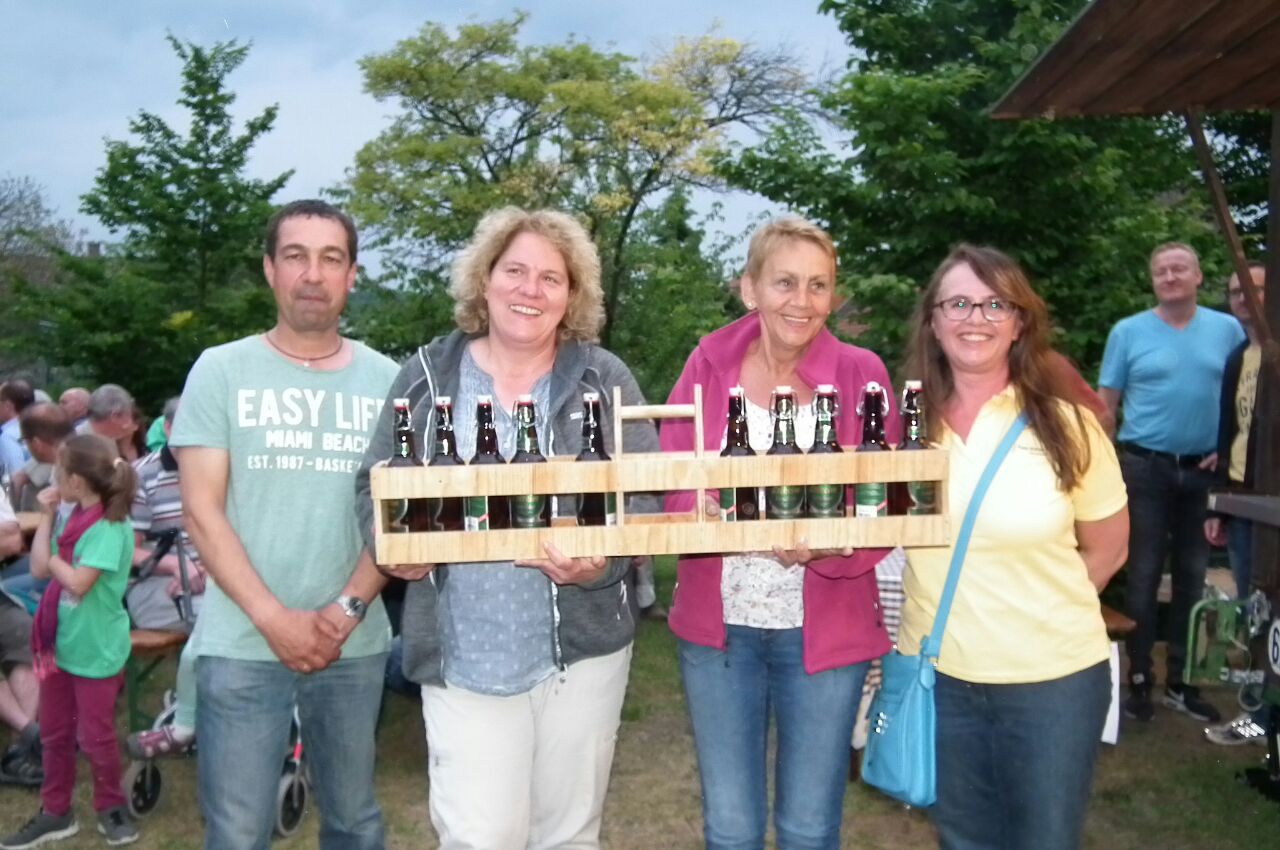 das einzige Damenteam siegt