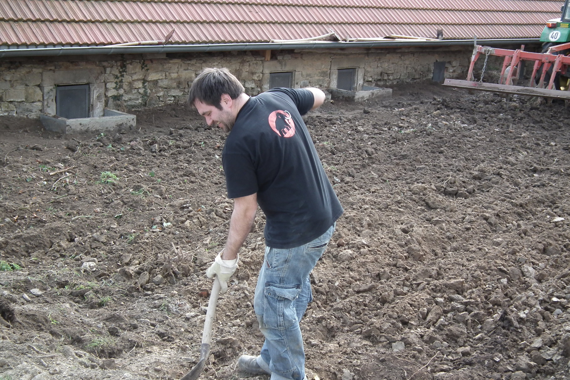 mit der Schaufel ans Werk