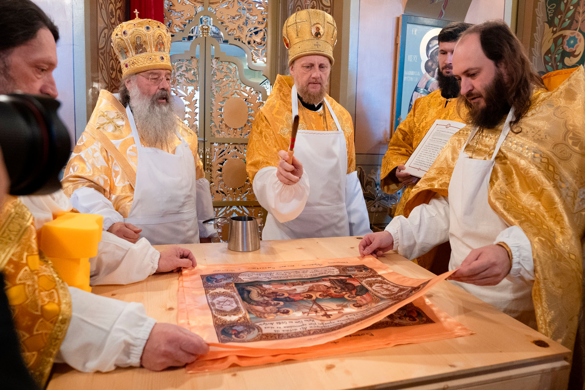 Освящен надвратный Петропавловский храм Никольского монастыря