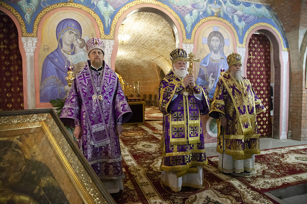 Литургия в нижнем храме Царственных Страстотерпцев во второй день Годеновских чтений