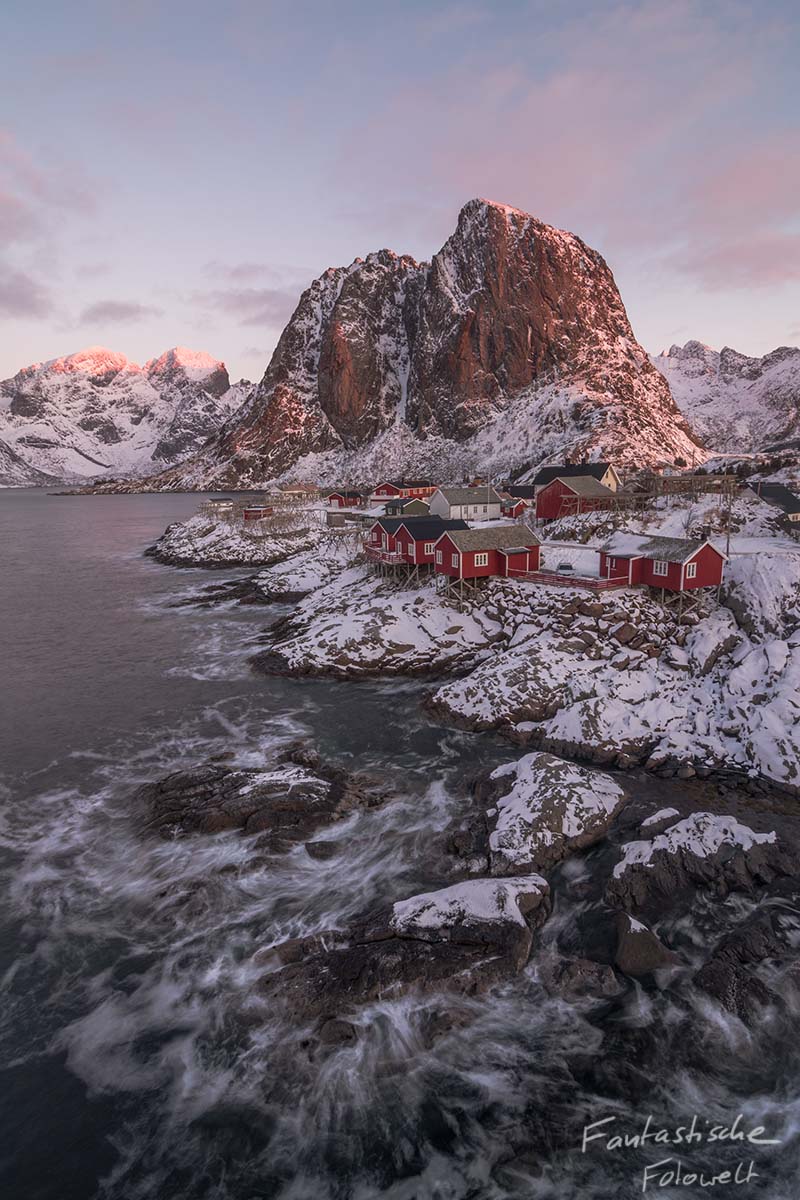 Die Lofoten glühen über Hamnøy