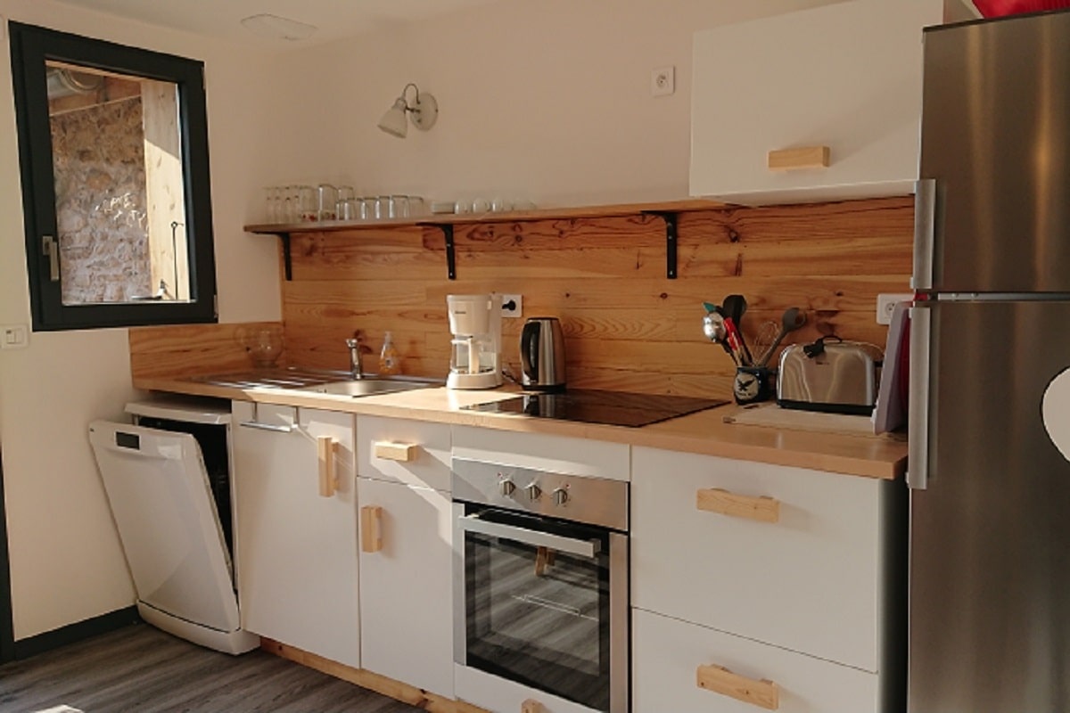 la cuisine du Guesthouse à st pierre d'albigny