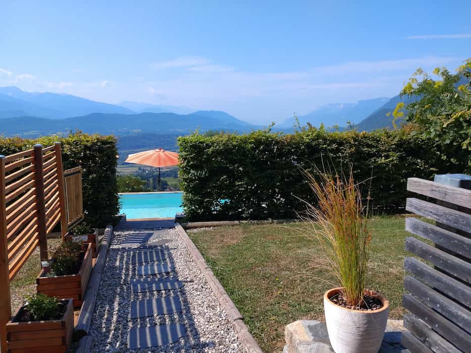 accès à la piscine panoramique des 7 sartots