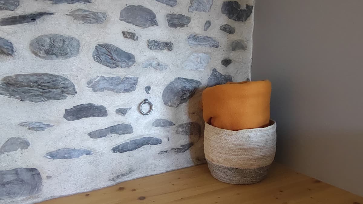 mur pierres et chaux naturelle chambre du pressoir massif des bauges