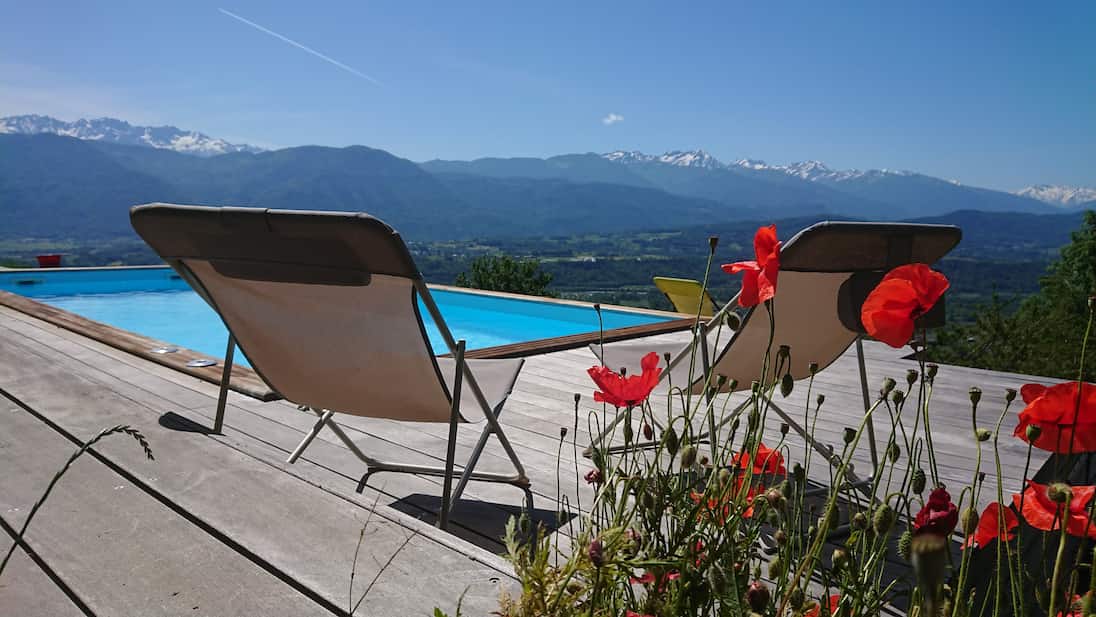 vue panoramique de la piscine des 7 sartots en Savoie