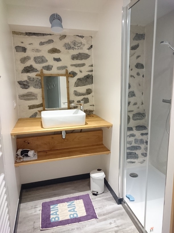Cottage Pressoir Bathroom 