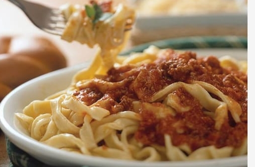 Tallarines con salsa