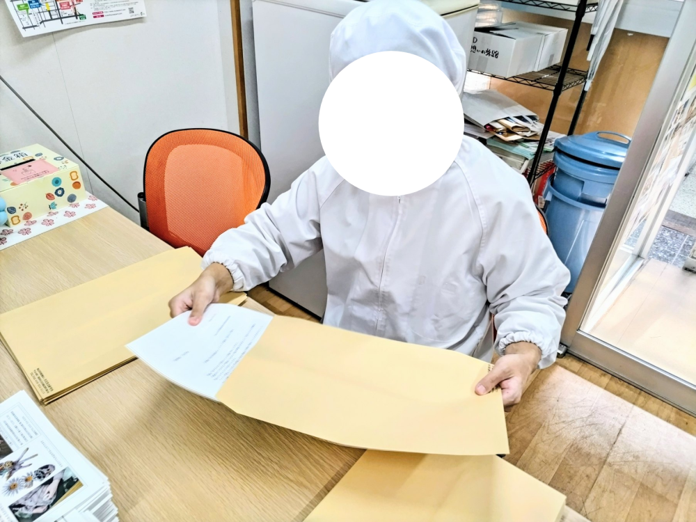 伊勢おやき本舗の利用者Aさんが封書作業に挑戦！