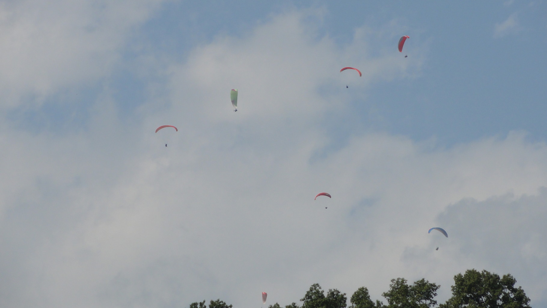 oder vor dem Annapurnamassiv paragliden