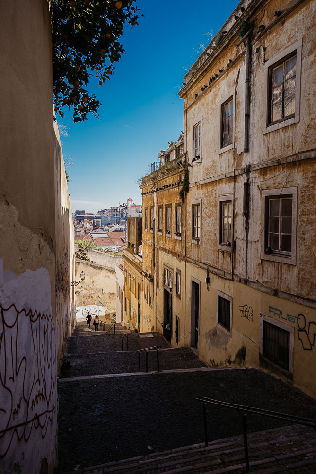 Gasse in Lissabon