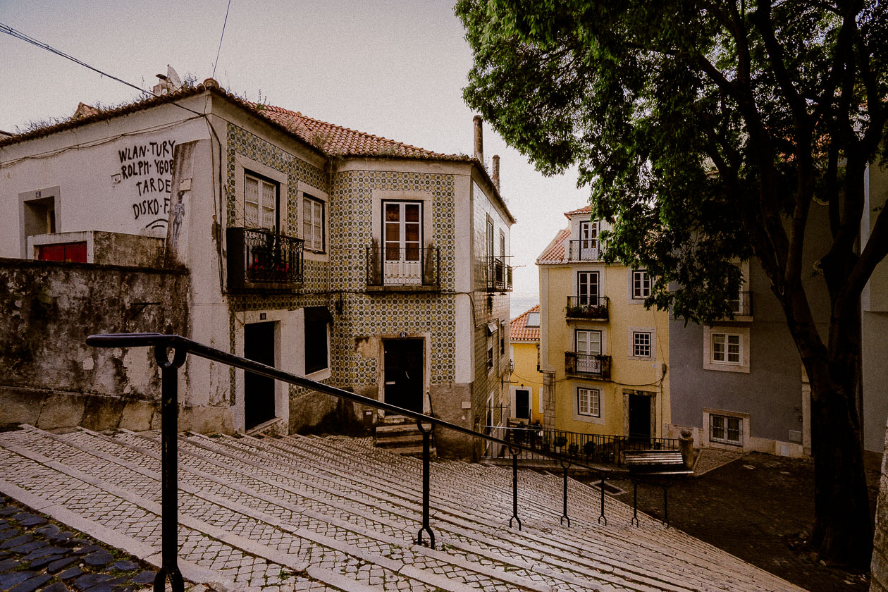 Gasse in Lissabon