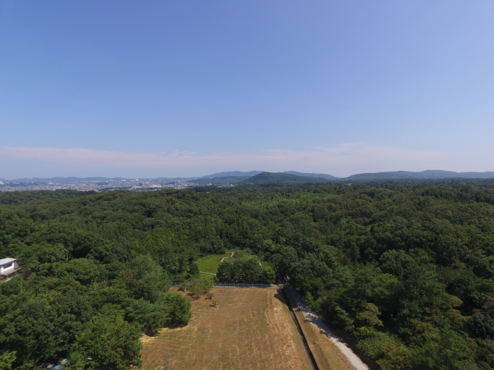 雲の少ない青空