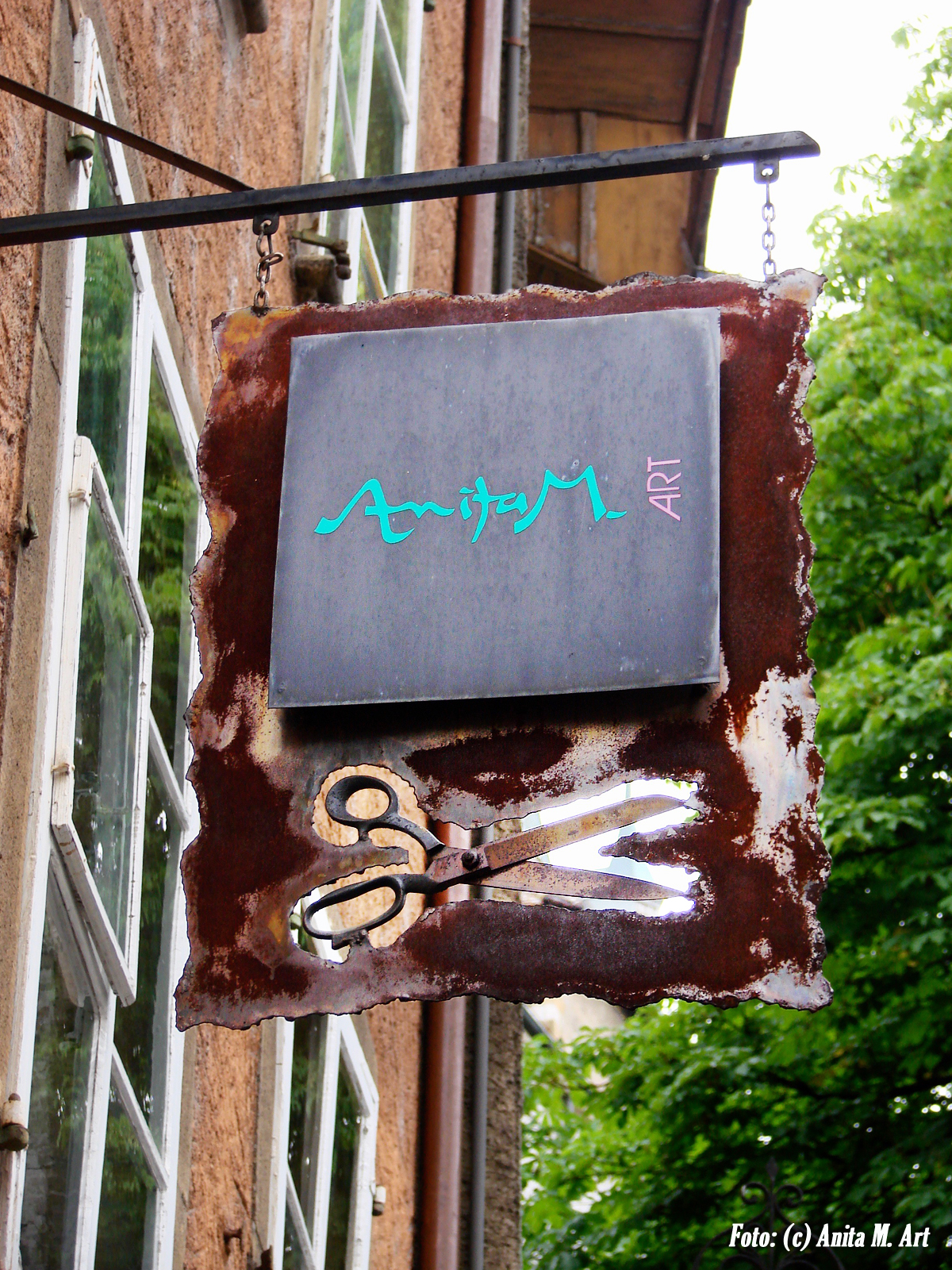 Schild der Boutique Anita M. Art / Einseigne de la boutique Anita M. Art