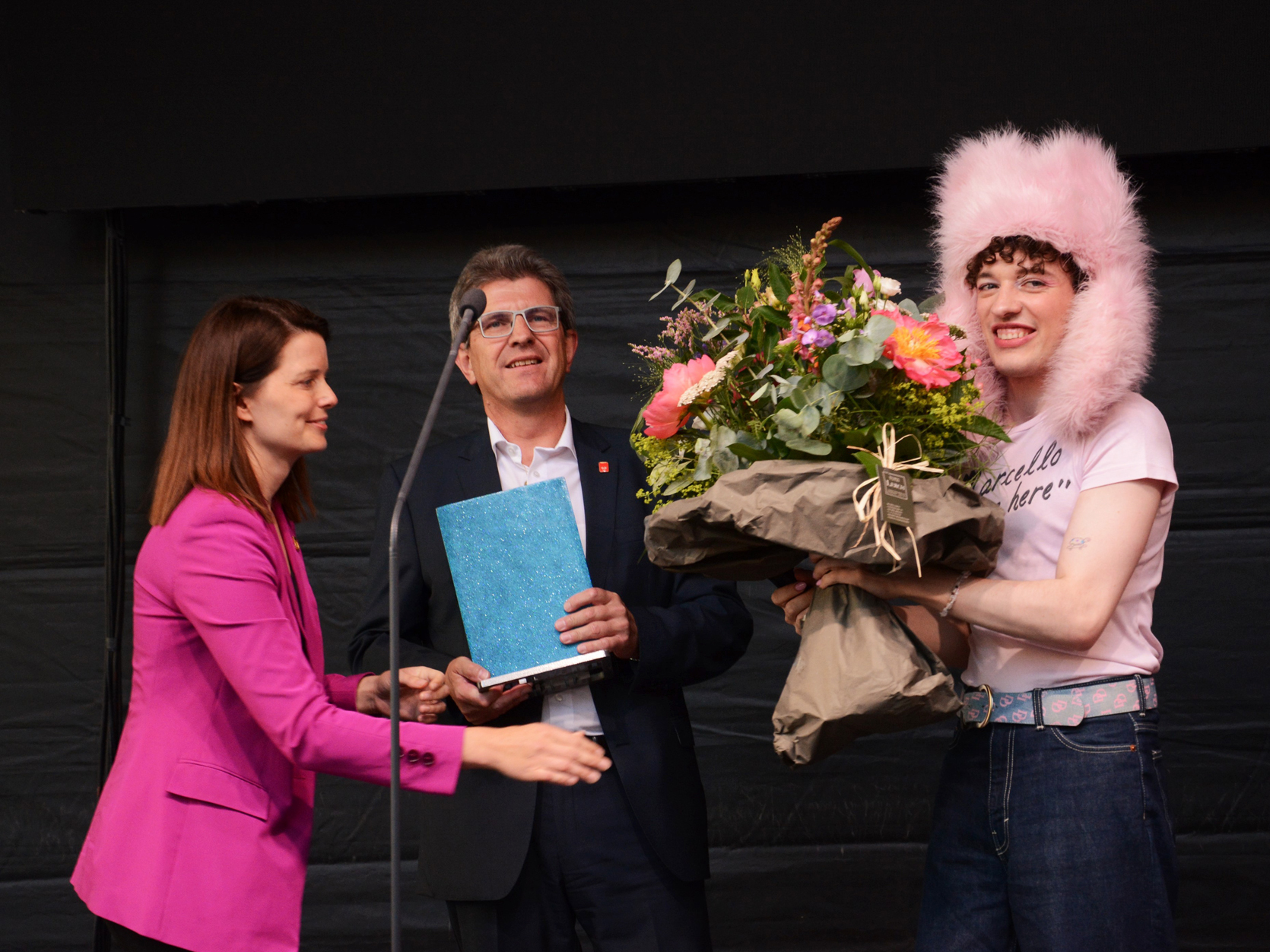 Politikerin Dominique Bühler, der Bieler Stadtpräsident Erich Fehr und Sänger Nemo