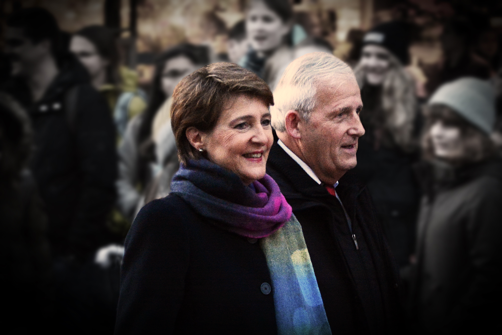 Simonetta Sommaruga und Hans Stöckli auf dem Weg in die Altstadt