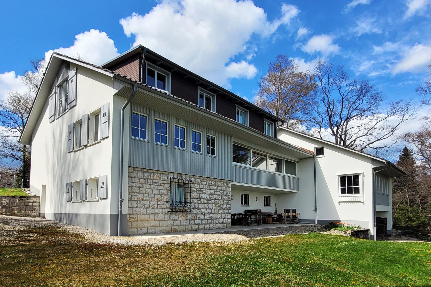 1951 Einweihung vom Unterkunftsgebäude Bärnerhus mit 70 Schlafstätten, Aufenthalts- und Materialräume, Leiterzimmer und Küche.