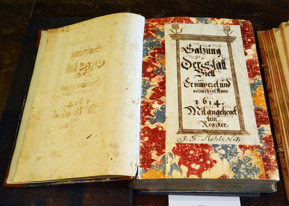 Frontispice des statuts municipaux de 1614. Exemplaire de Jakob Friedrich Köhli (1756–1820), notaire et chancelier municipal.