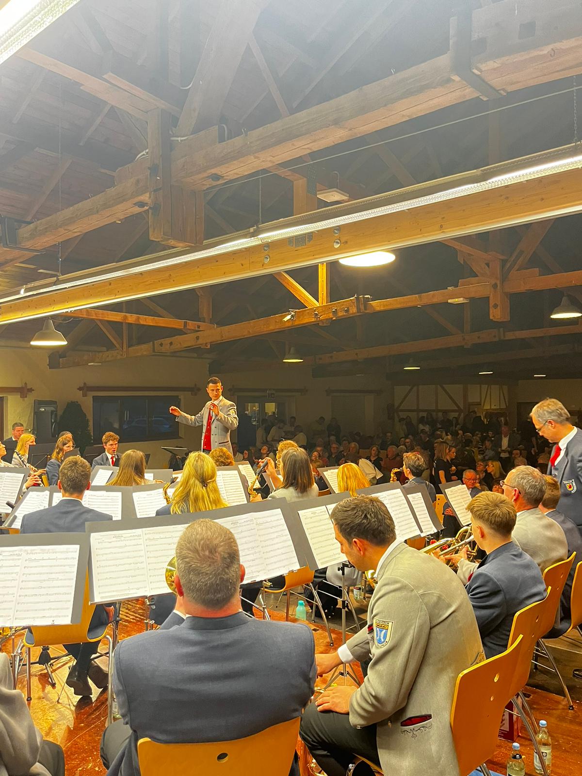 Konzertteil 2: Gemeinsames Orchester aus den beiden Musikvereinen
