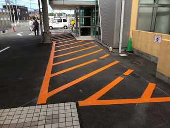  北九州市　区画線工事　駐車場ライン引き（オレンジ駐車禁止ゾーン）施工事例