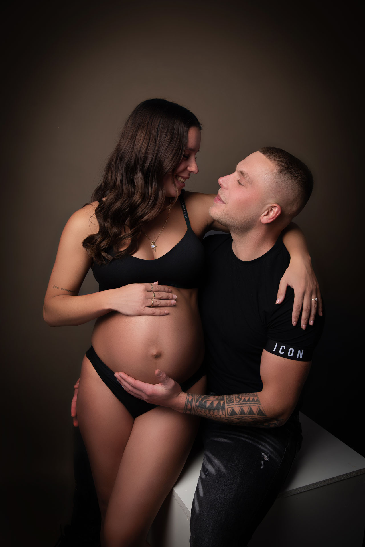 maternity photography with scenery
