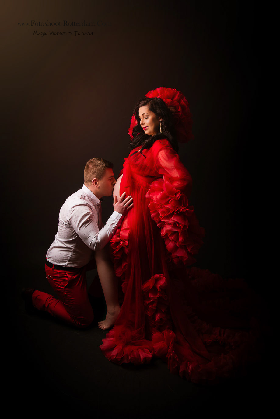 romantic maternity shoot