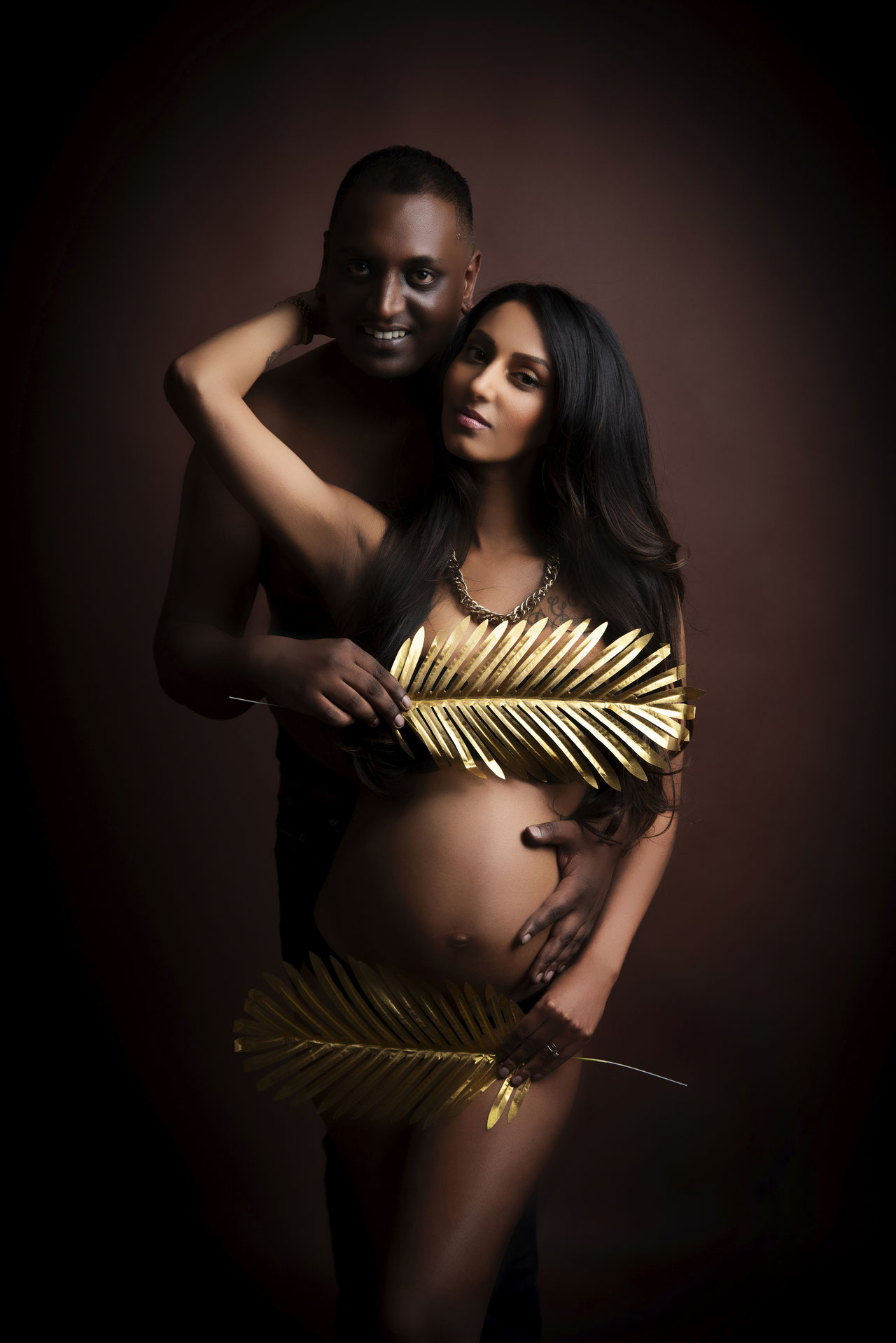 pregnancy shoot with decorations