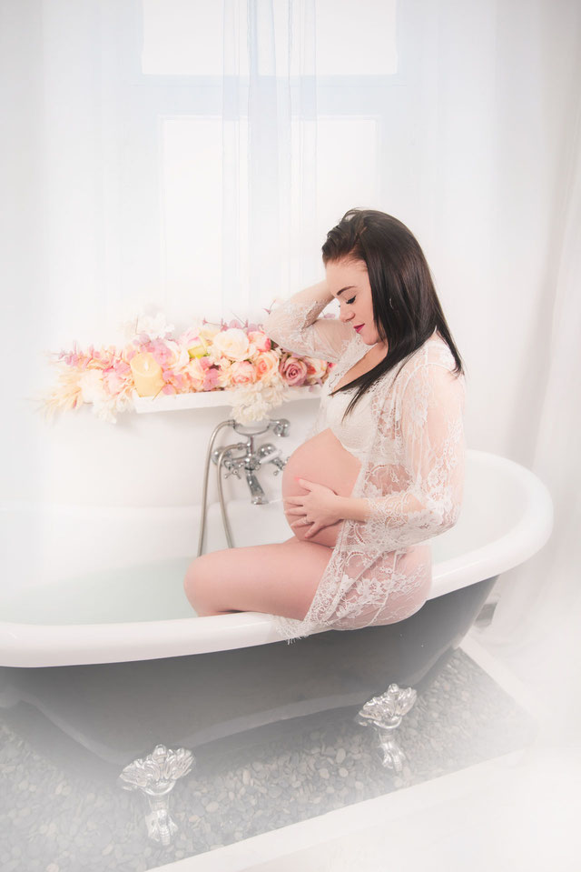 maternity shoot in bath