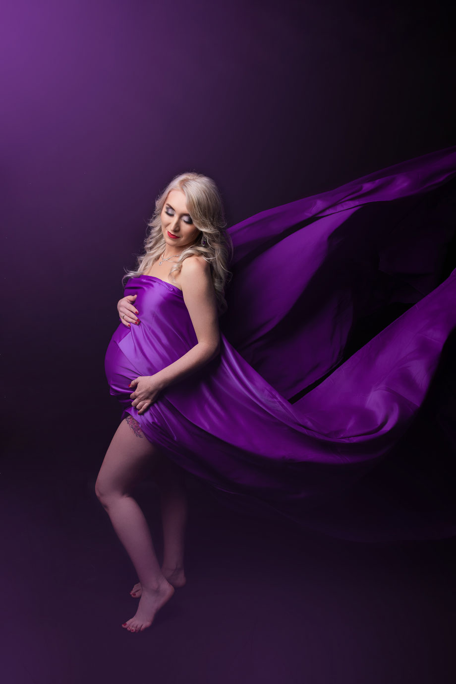 maternity shoot in elegant dress