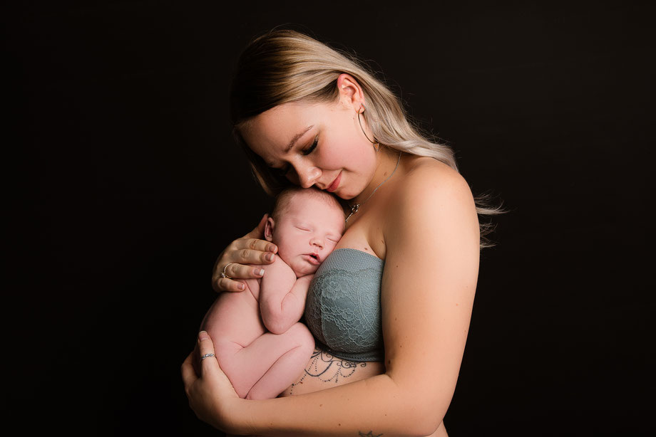 mother holding newborn in shoot