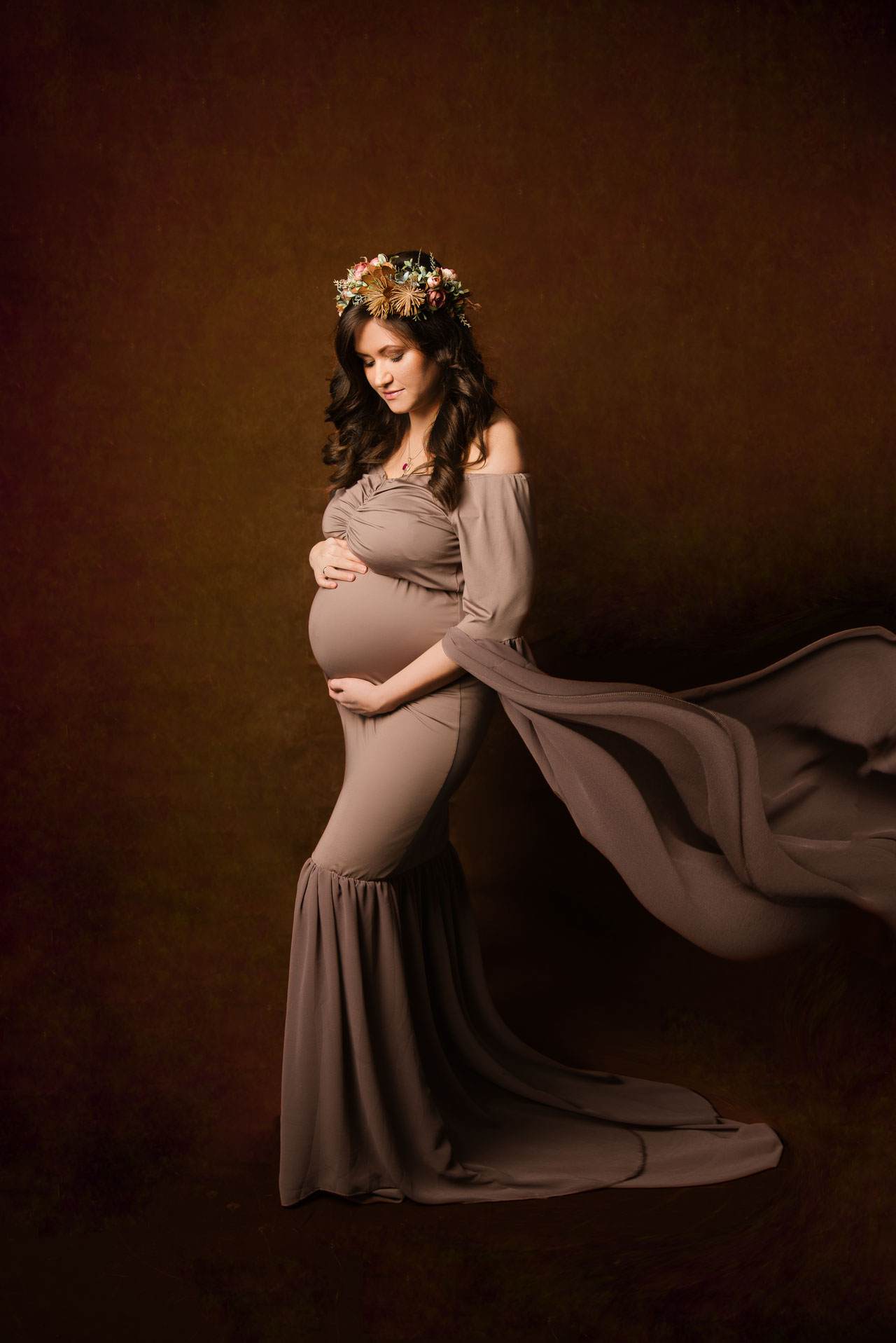 pregnancy shoot with flowers