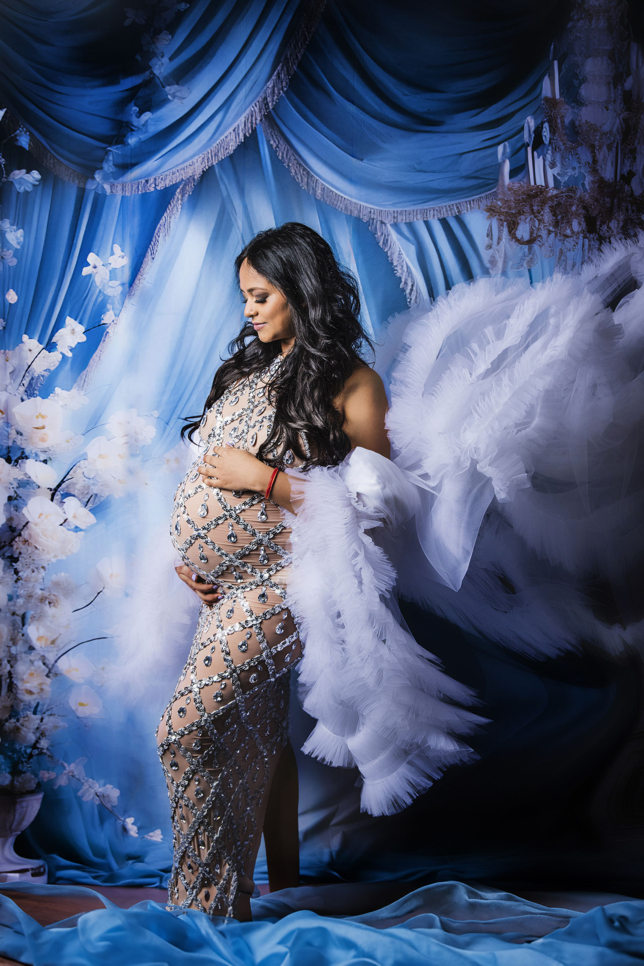 maternity shoot in dark dress