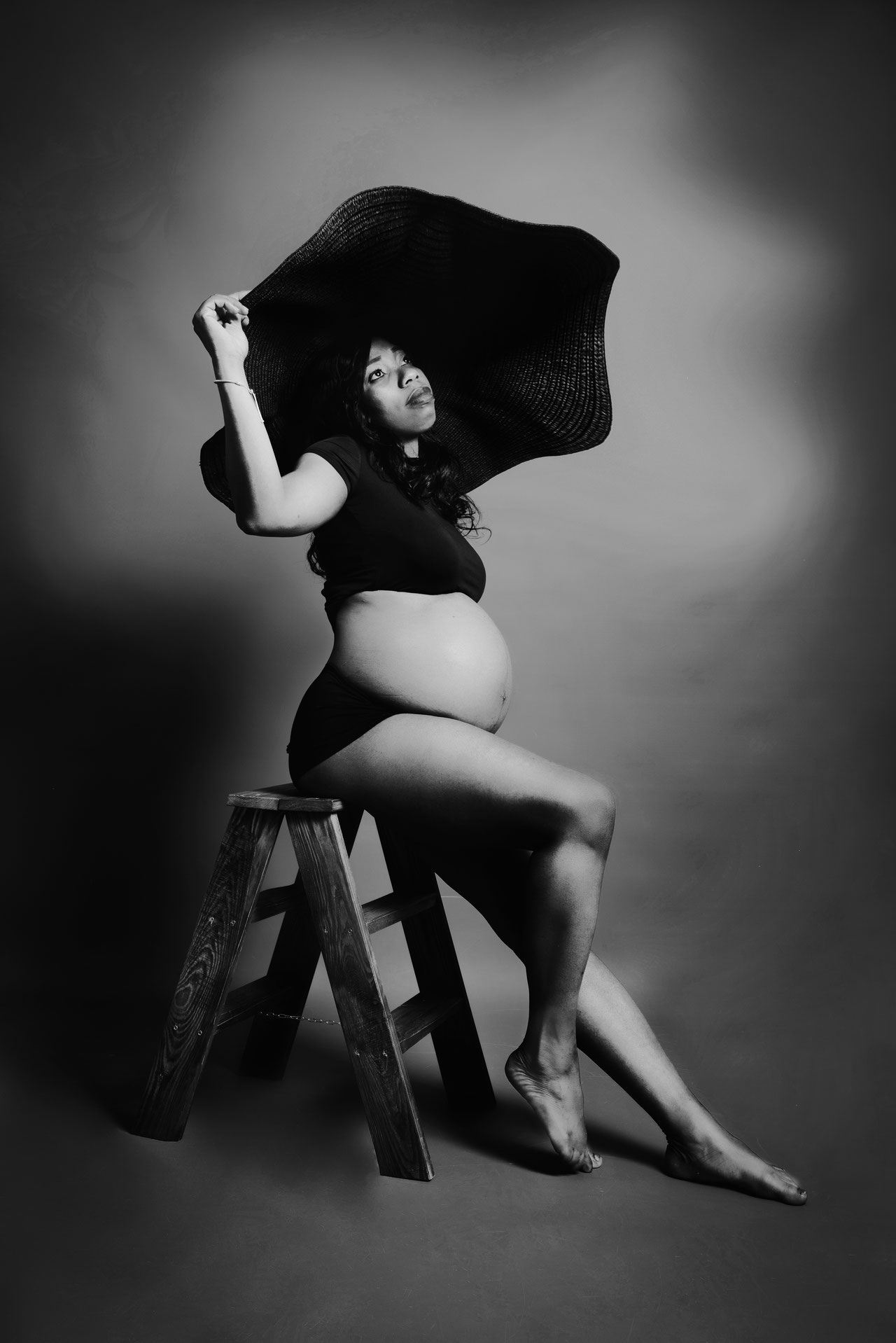 pregnancy shoot with hat