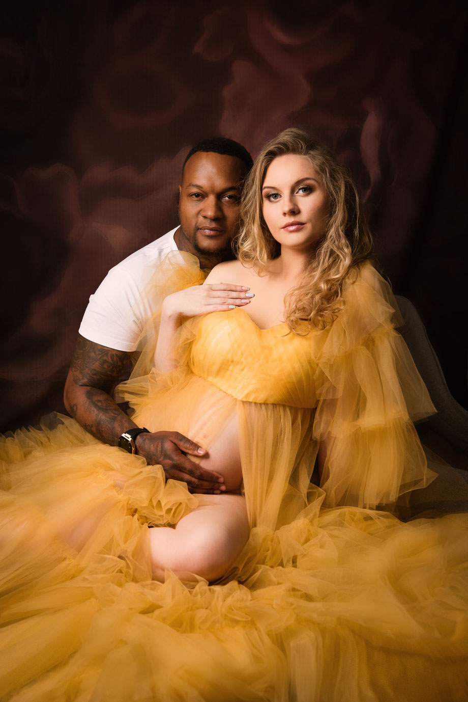 maternity shoot with partner