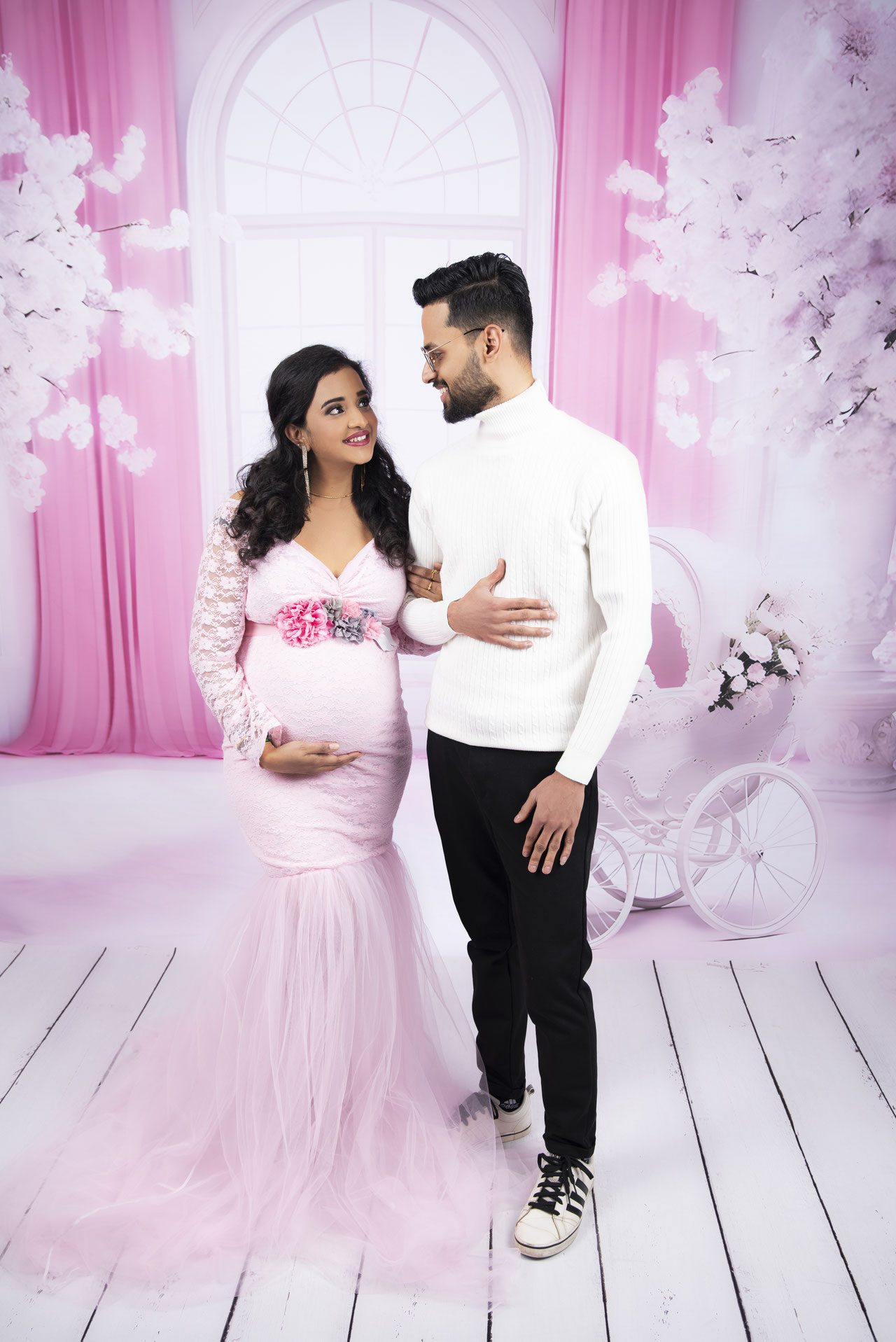 pregnancy shoot with husband