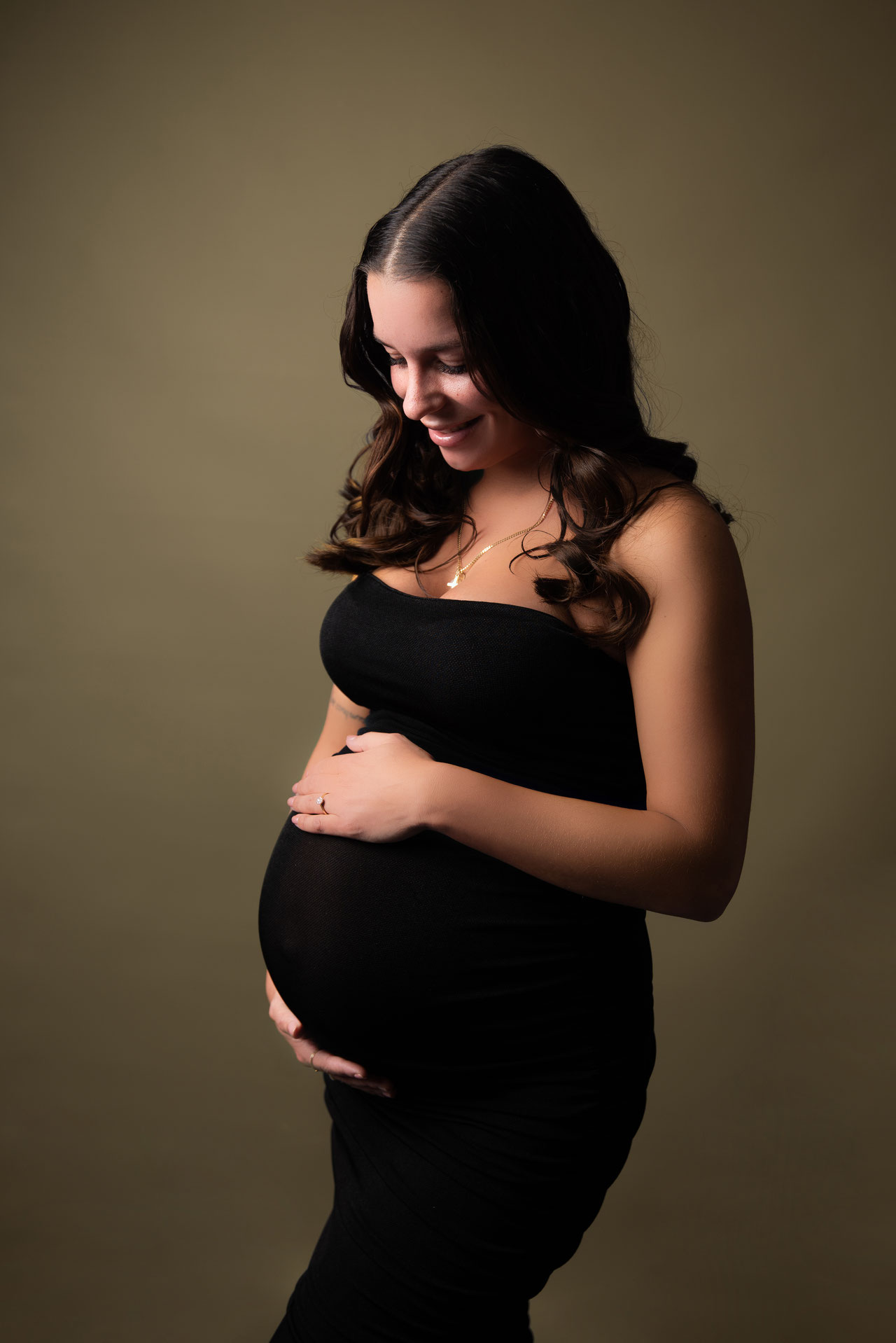 pregnancy shoot in black dress
