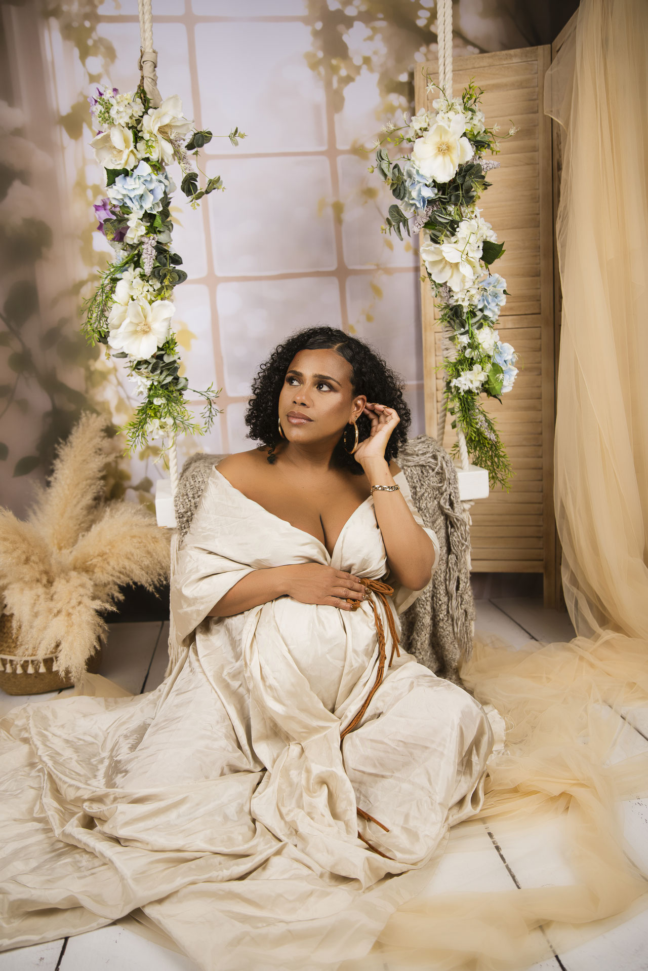 maternity shoot with props